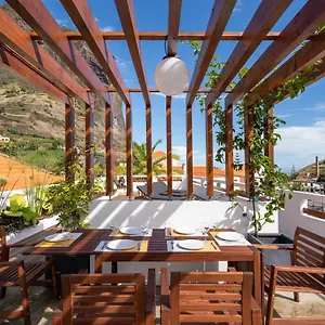 Madeira Surf Camp Hostel Porto da Cruz